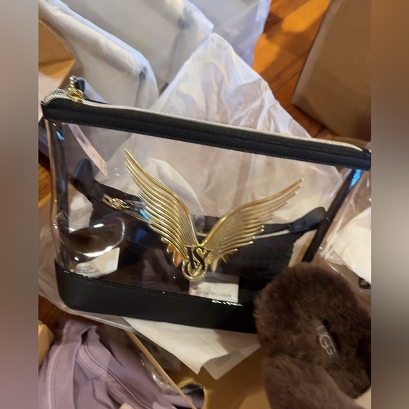 TRADED Victoria’s Secret Fashion Show 2025 Angel Wings Cosmetic Bag Set - Picture 2 of 4